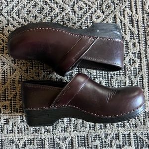 Dansko Professional Clogs 42 Cordovan Cabrio